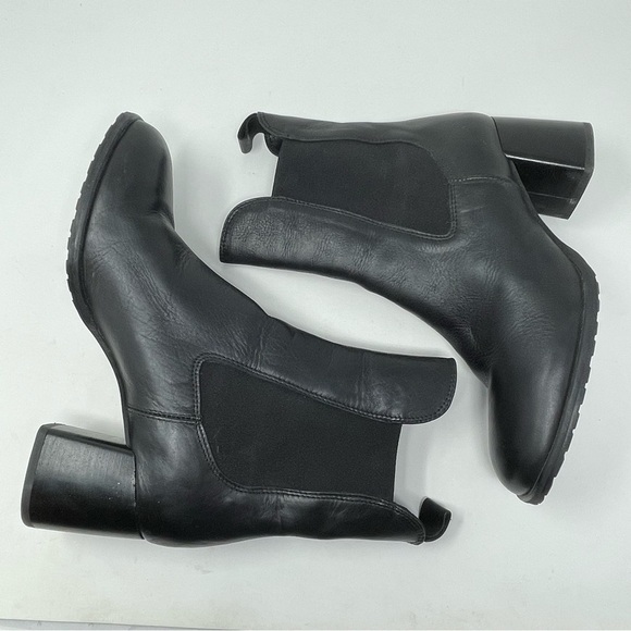 Paola Ferri Black Leather Ankle Boots – Size 10, Pull-On with Elastic Sides - Picture 4 of 10